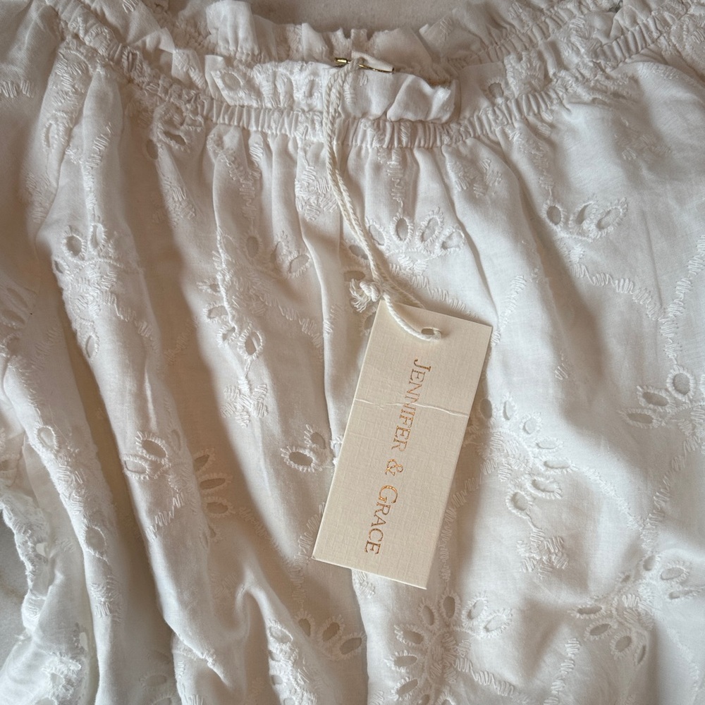 🤍 NWT JENNIFER AND GRACE WHITE EYELET OFF THE SHOULDER TOP! 🤍🤍 - Picture 2 of 6